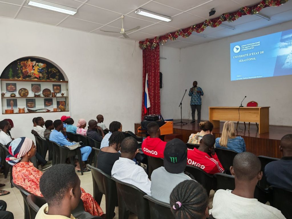 В Русских домах отметили 12-ю годовщину воссоединения Крыма с Россией