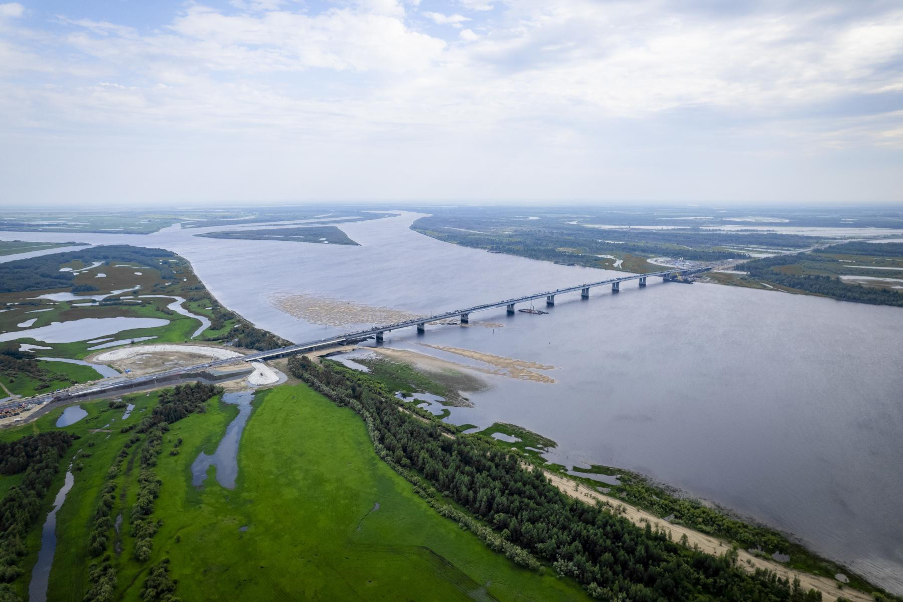 Владимир Путин открыл важные транспортные объекты в трех регионах страны