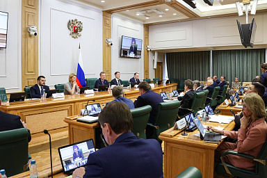 Оксана Лут представила в Совете Федерации результаты работы и планы по обеспечению технологического суверенитета АПК