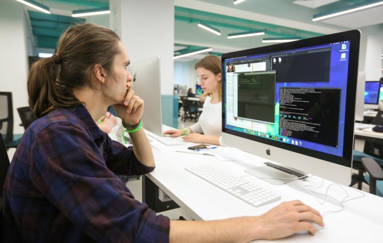 Минпросвещения назвало популярные у абитуриентов специальности СПО в 2025 году