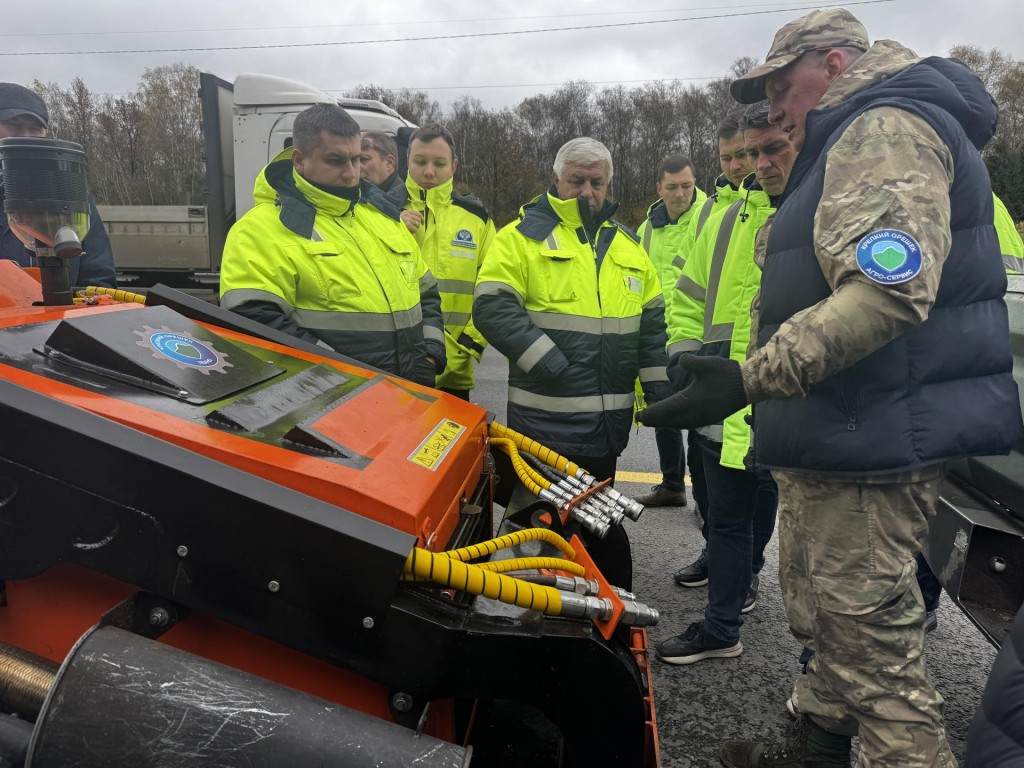 Испытание российских роботов-мульчеров на трассе М-2 «Крым» в Подмосковье