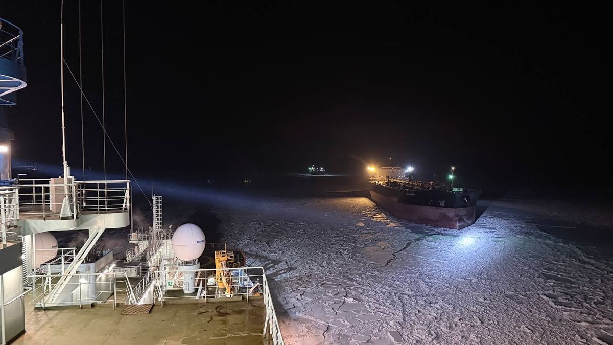  Атомный ледокол «Сибирь» присоединился к группировке ледоколов на Балтике